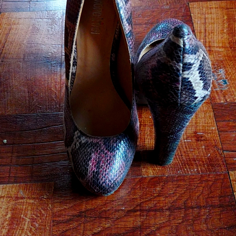 High heel pumps